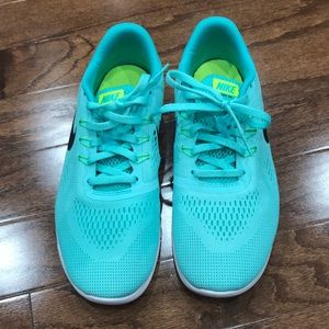 Nike free shoes size 7Y